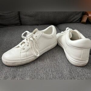 White tennis shoes